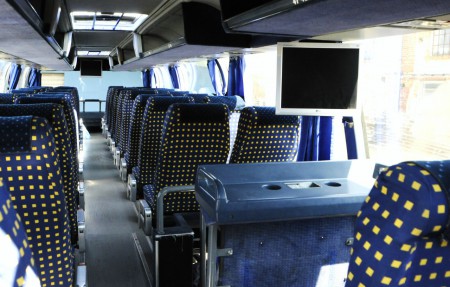 Neoplan Skyliner, 74+1 места